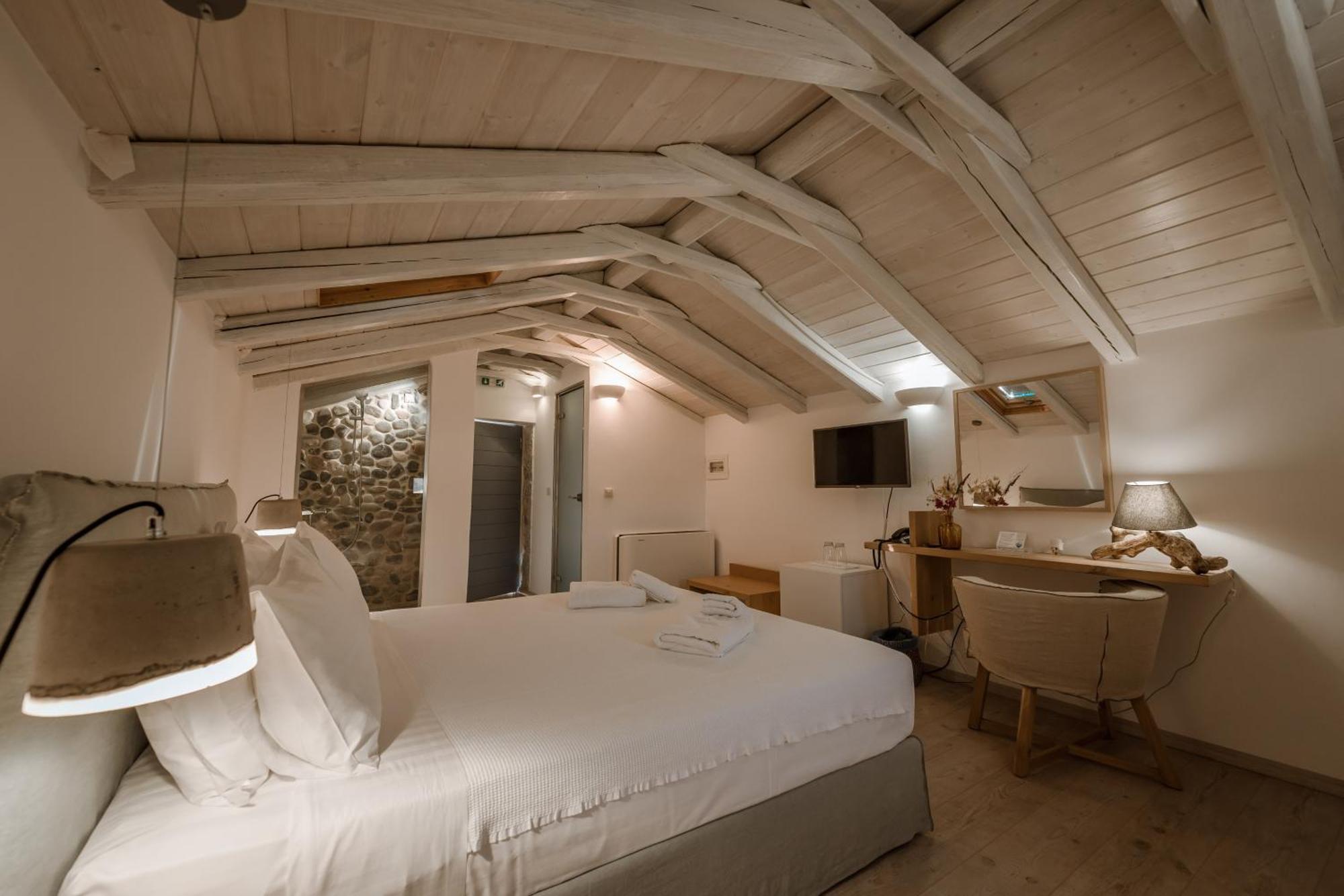 מלון Alika Resort 4*